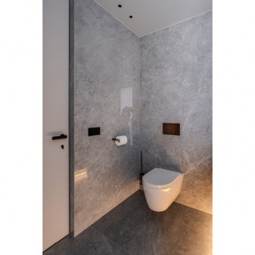 WC area with Toki plate and coordinated Round accessories