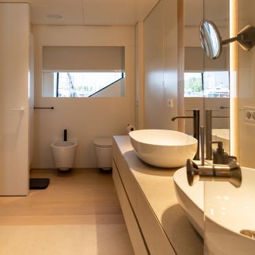 radomonte-yacht-lori-doge-400-bathroom-design-polished-carbon-pvd-15