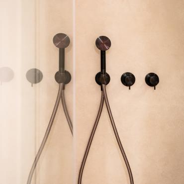 radomonte-yacht-lori-doge-400-hand-showers-polished-carbon-pvd-24
