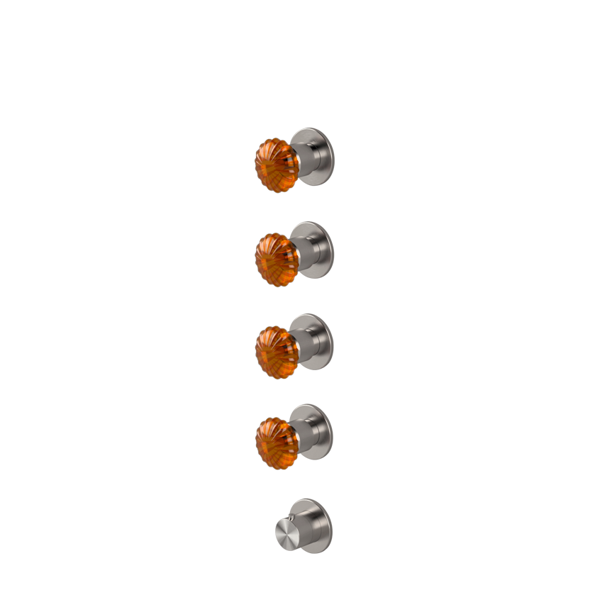 Thermostatic mixer with 4 manifolds