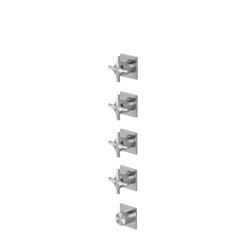 Thermostatic mixer with 4 manifolds