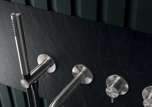 Hand showers and flexible hoses - Plus 1
