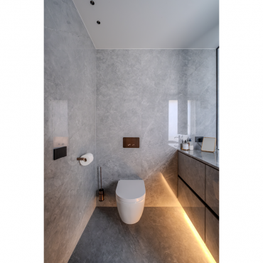 Second view of the WC area with Toki plate and Round accessories